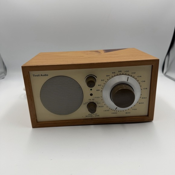 Tivoli Audio Radio Model One AM FM Henry Kloss Table Classic Walnut Beige